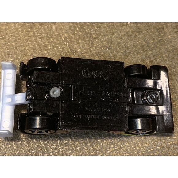 Hot Wheels Lot Of 6 Ferrari/Fire Crew/Corvette/Tacoma/El Camino/Ford coupe - Picture 4 of 16